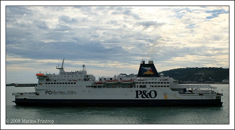 Die  Pride of Burgundy  in ihrem Heimathafen Dover/UK. Eins der kleineren P&O-Fhrschiffe auf der Strecke Dover-Calais. Baujahr 1993/Schichau Seebeckwerft AG, Lnge 179,4 m, Breite 28,3 m, Maschinen 4 * Sulzer-Jugoturbina 8ZA 40 S, Geschwindikgeit 21 Knoten. Kapazitt: 1.420 Passagiere, 196 Betten, 600 Autos. 