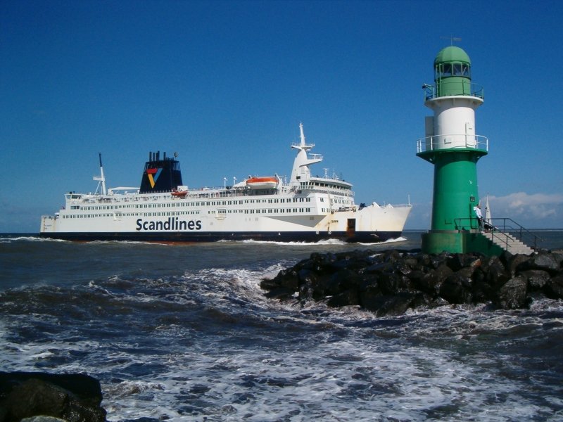 Die  Prins Joachim  (IMO 7803190) der Scandlines luft am Nachmittag des 08.09.2006 im Hafen von Warnemnde ein. Sie ist ein kombiniertes Passagier- und RoRo-Frachtschiff und wurde im Oktober 1980 in Dienst gestellt.