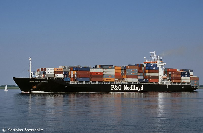 Die PO Nedlloyd Jakarta auf der Elbe bei Lhe Sand.