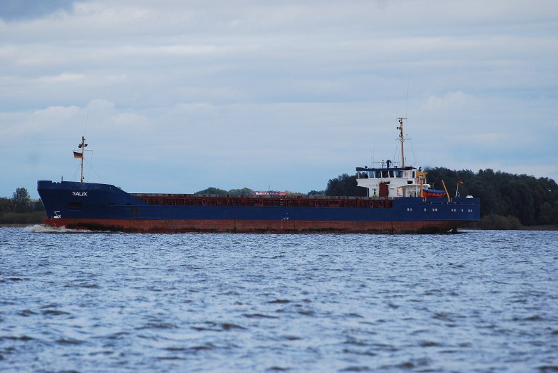 Die Salix IMO-Nummer:8520446 Flagge:Antigua und Barbuda Lnge:92.0m Breite:12.0m aufgenommen am 17.10.09 bei Lhe.