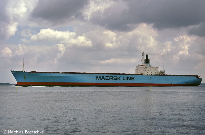 Die schne Paris Maersk auf der Elbe bei Lhe Sand. 