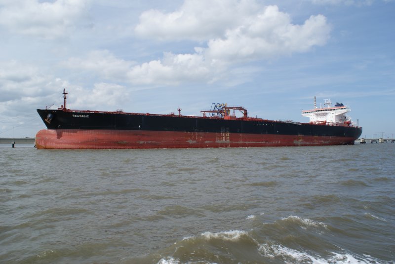 Die Sea Magic an der Lschbrcke der NWO in Wilhelmshaven.
Juni 2009
IMO-Nummer: 9317949 // DWT: 116.925 t //Baujahr: 2007 // Flagge: Malta