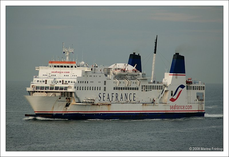 Die Seafrance Cezanne (Heimathafen Calais/Frankreich) auf dem Weg von Calais nach Dover. Baujahr 1980 (Umbau zur Autofähre 1990), Länge 163,51 m, Breite 23,04 m / 27,0 m, Tiefe 6,5 m / 7,92 m, Maschinen 2 * Sulzer 7RLA56, Geschwindigkeit 20 Knoten.