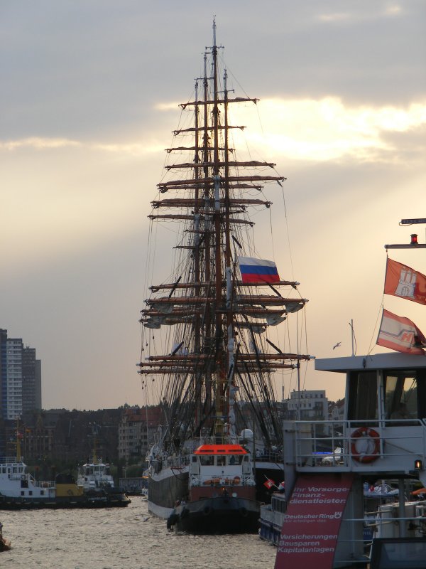 die SEDOV im Abendlicht im Hamburger Hafen am 2.08.08