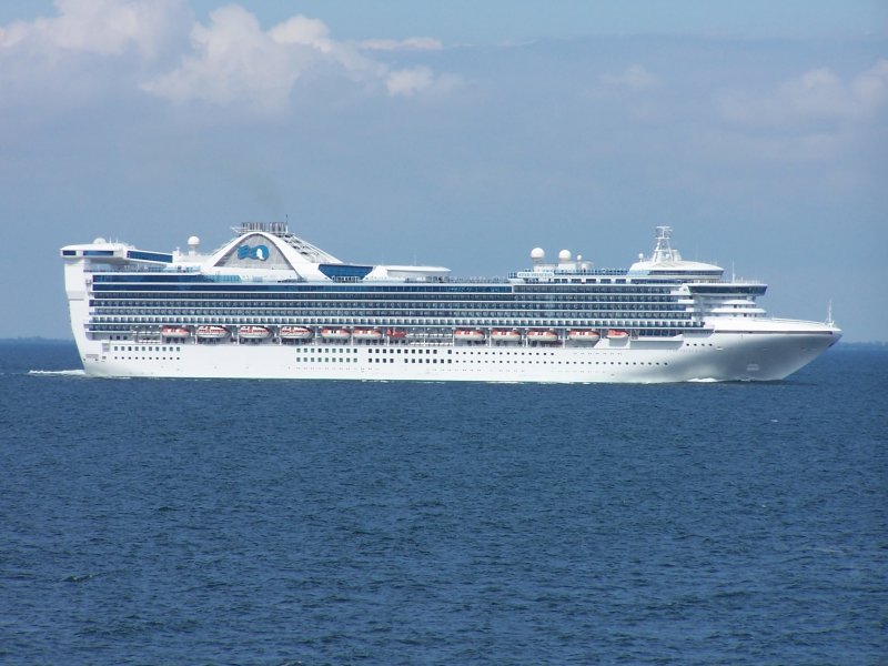 Die Star Princess kreuzt am 23.07.2008 die Vogelfluglinie in stlicher Richtung. Das Schiff gehrt zur Reederei Princess Cruises, Kalifornien