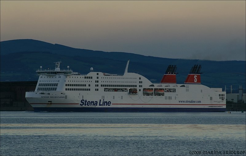 Die  Stena Adventurer  (London) verlsst am 30.05.2008 den Hafen von Dublin (Irland) Richtung Holyhead (England Wales). RoPax-Fhre, Lnge 210,8m, Breite 29,3 m, Baujahr 2002/2003, Platz fr 500 PKW und 1.500 Passagiere.