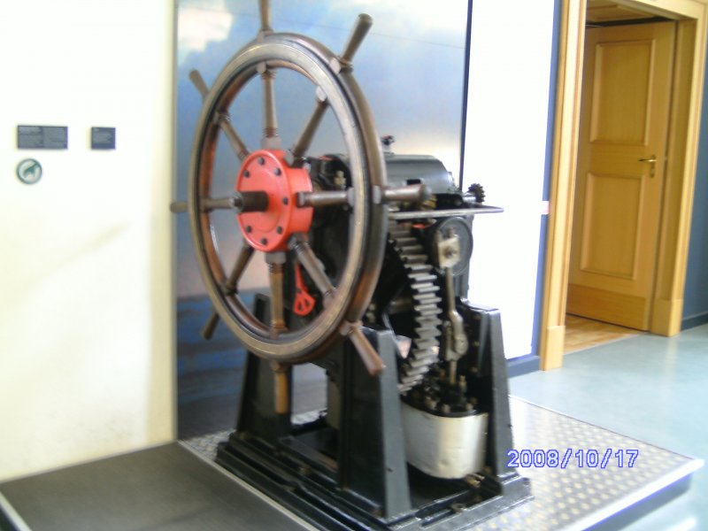 Die Steuerdampfmaschine des PD  Bad Schandau  im Verkersmuseum Dresden am 17.Oktober 2008.