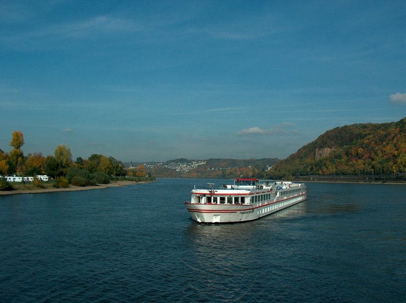 Die  Theodor Fontane  auf dem Rhein am Deutschen Eck beim abbiegen auf die Mosel; 10.10.2008
