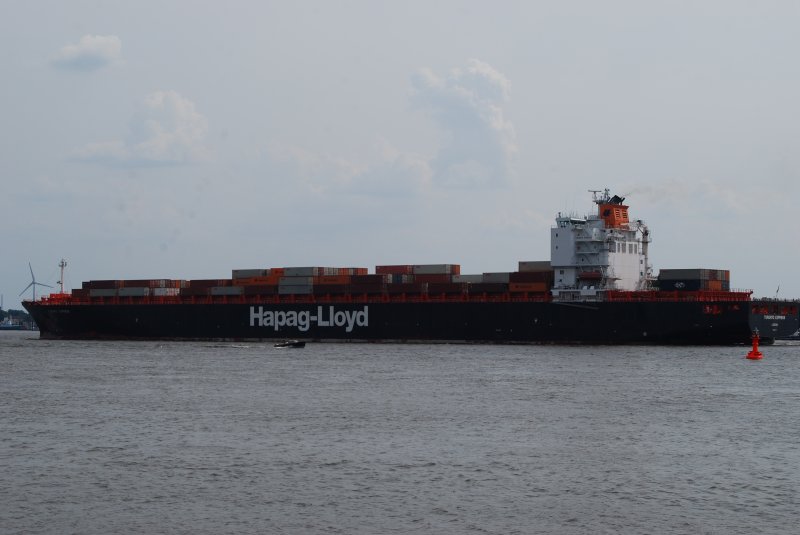 Die Toronto Express IMO-Nummer:9253727 Flagge:Grobritannien  Lnge:294.0m Breite:32.0m Baujahr:2003 Bauwerft:Daewoo Shipbuilding&Marine Engineering,Geoje Sdkorea einlaufend in den Hafen von Hamburg am 08.08.09 aufgenommen von Teufelsbrck.