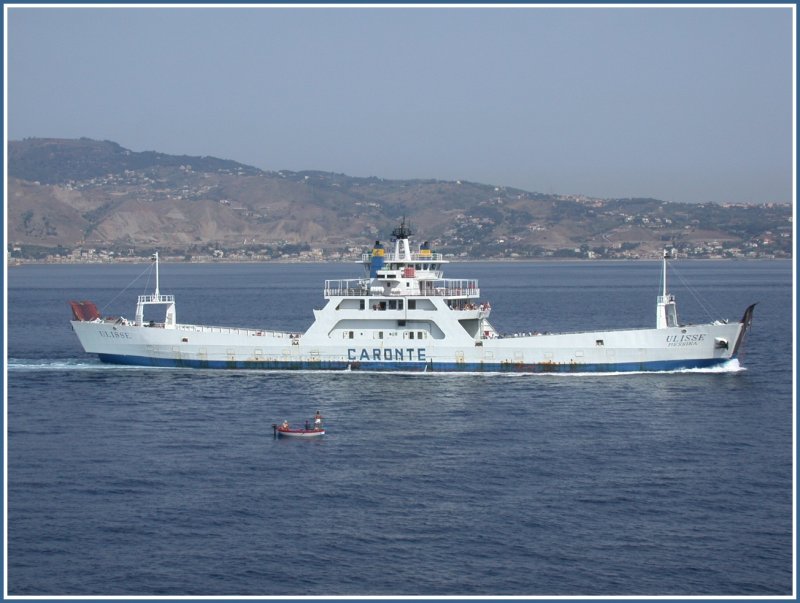 Die Ulisse der Caronte Gesellschaft in der Strasse von Messina. (05.08.2002)