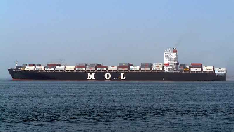 Dieser Containerfrachter hat die berfahrt gleich hinter sich gebracht. Das Bild stammt vom 05.04.2009