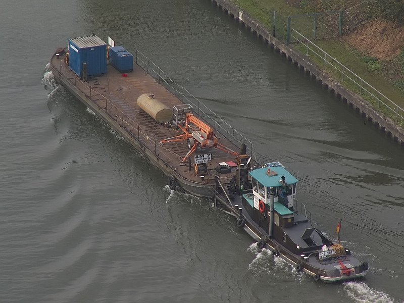 Dieses Arbeitsgespannt tuckert in Richtung Duisburg. Das Foto stammt vom 31.10.2007