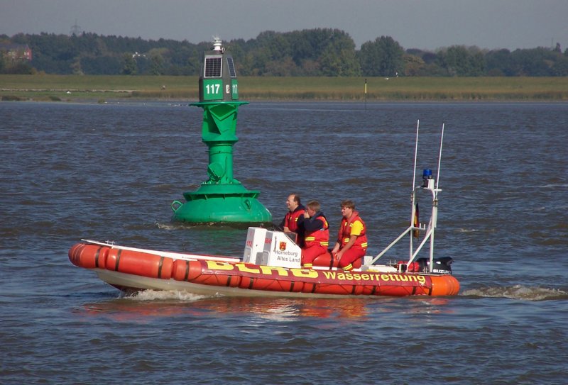 DLRG Wasserrettung  Horneburg-Altes Land  bei Lhe auf der Elbe am 19.09.2009