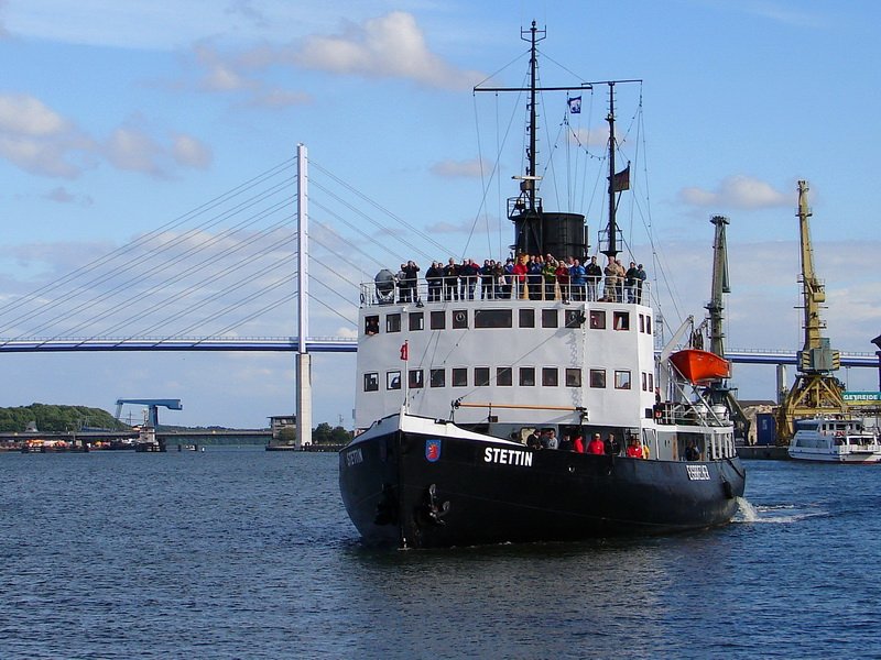 Drei Meisterwerke auf einem Bild. 1. Die -Stettin- 2. die Ziegelgrabenbrcke und 3. die neue Sundquerung.
 Stralsund am 14.07.08