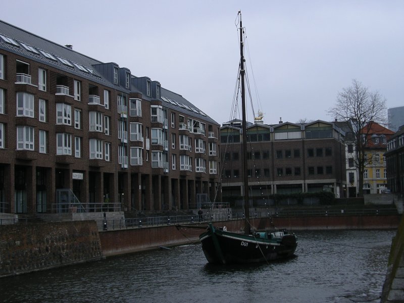 Dsseldorf Altstadt ein Becken ohne Ein und Ausfahrt mit der D1
(27.01.2008)