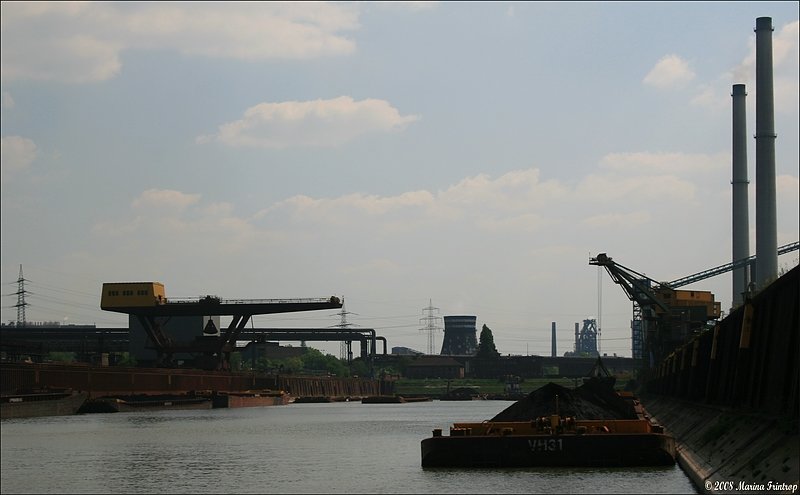 Duisburg - Blick in ein Hafenbecken des Schwelgern-Hafens.