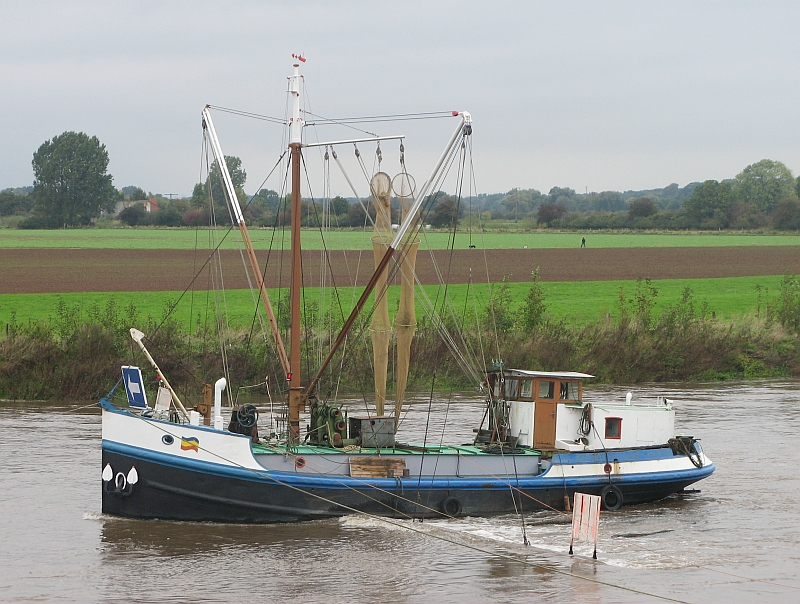 Ein  Aalschokker  auf einem Nebenarm der Weser am 30. September 2007 in Drakenburg.