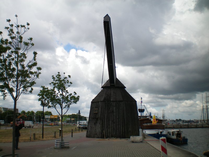 Ein alter Lastenkran im Rostocker Satdthafen.Rostock Juni 2008