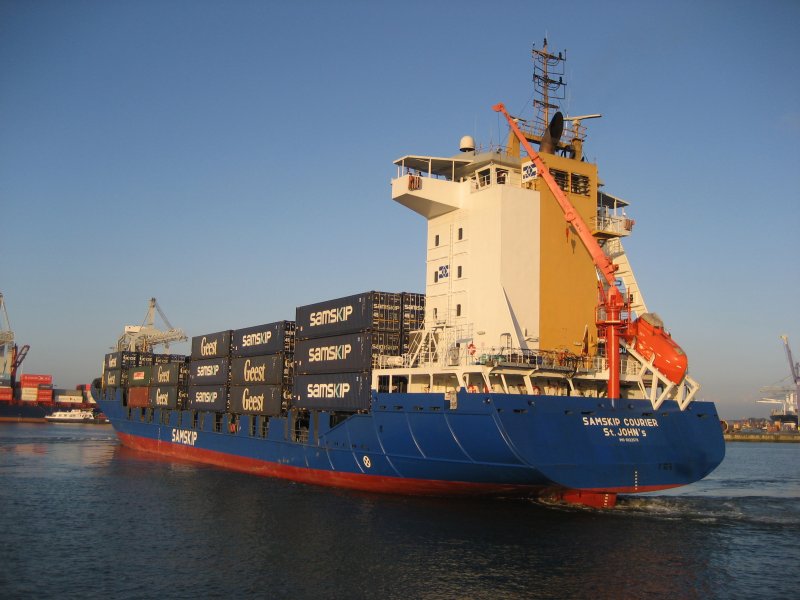 Ein Containerschiff SAMSKIP COURIER am 13.08.2007 im Hafen Rotterdam.