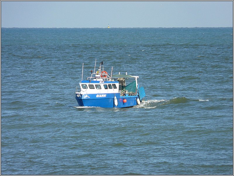 Ein Fischerboot fotografiert bei der Einfahrt in den Hafen von Oostende am 14.09.08. (Jeanny)