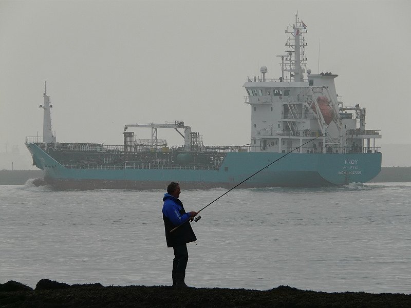 Ein groer Fisch hngt da am Haken ;). Das Bild stammt von einem nebligen Morgen aus Rotterdam. 05.04.2009