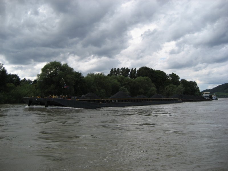 Ein Schubverband am 25.06.2007 auf dem Rhein.