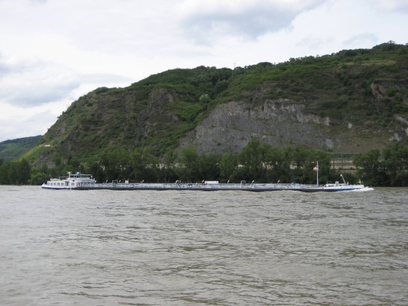 Ein Tankschiff RP WIEN am 24.06.2007 auf dem Rhein in Andernach.