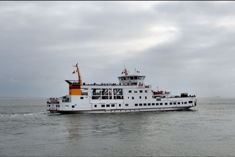 Fhre  Frisia V  Liniendienst Norddeich - Norderney. Lg.61,20m - Br.12m - Tg.1,60m - 11,8 Kn - Bj.1965 - IMO 8827181 Foto am 20.09.2009.