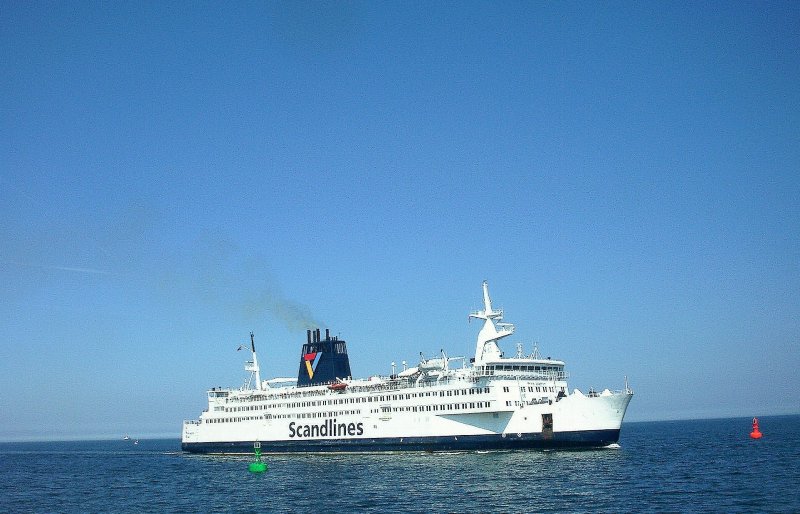 Fhre der Scandlines bei Warnemnde zur Fahrt nach Rostock
2003