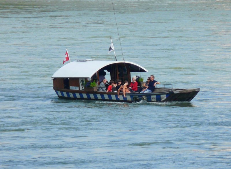 Fhre Vogel Gryff unterwegs auf dem Rhein in der Stadt Basel am 28.06.2009