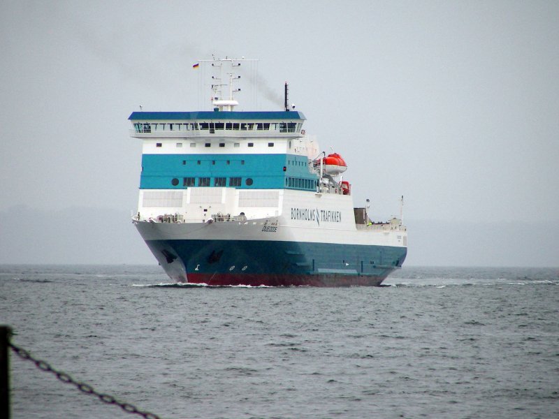 Fhrschiff  Dueodde  der Bornholms Trafikken beim Einlaufen in den Fhrhafen Sanitz/Mukran am 30.07.09