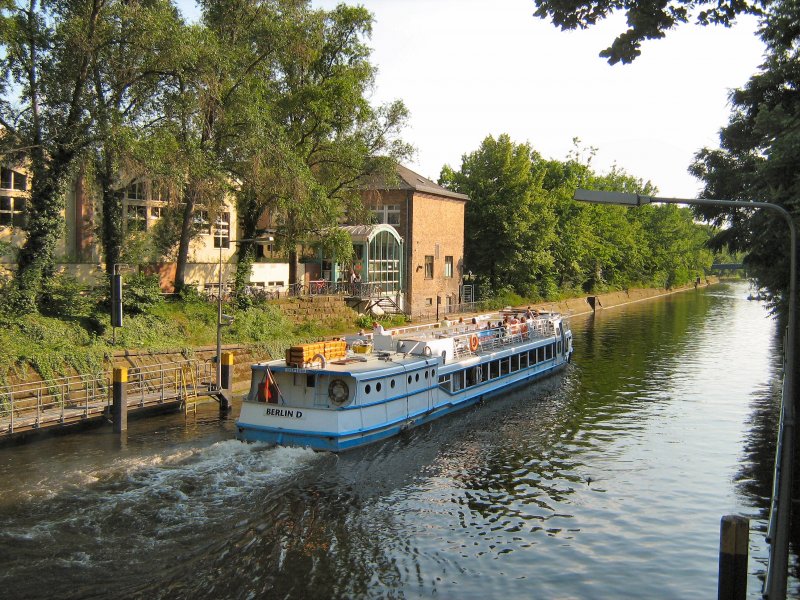Fahrgastschiff auf dem Landwehrkanal,
Sommer 2007