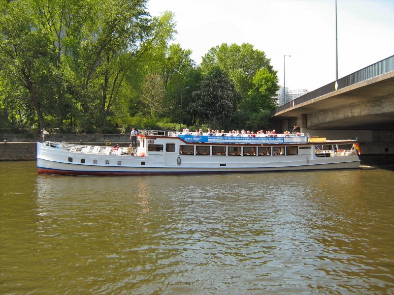 Fahrgastschiff auf der Spree, Sommer 2007