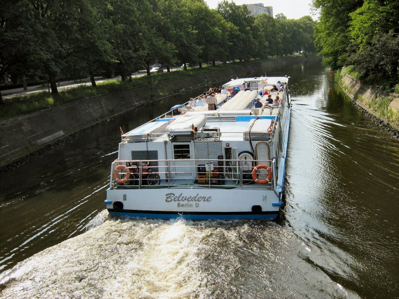 Fahrgastschiff BELVEDERE auf dem Landwehrkanal, BERLIN 2007