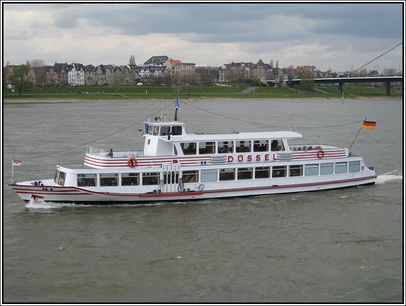 Fahrgastschiff MS  Dssel  auf dem Rhein in Dsseldorf, aufgenommen am 12.04.2008.