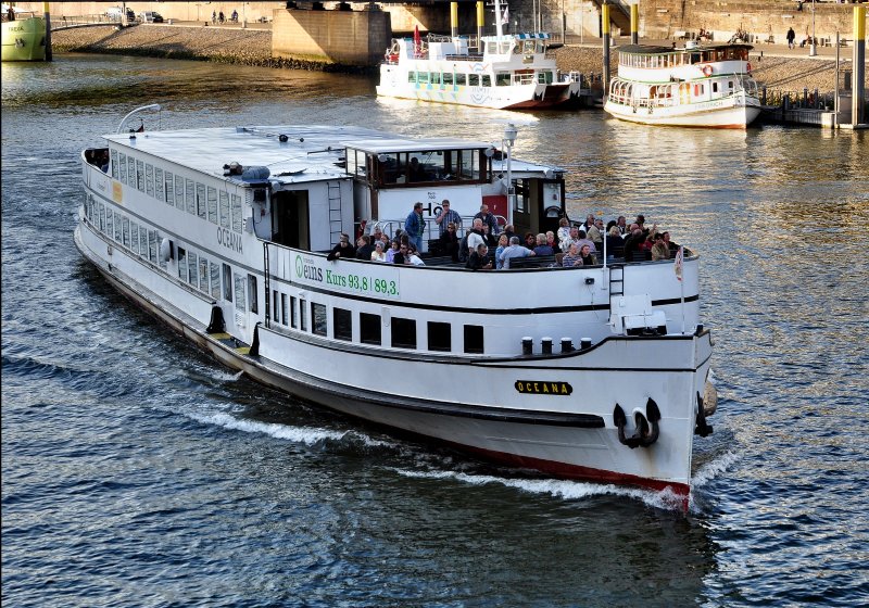 Fahrgastschiff MS  Oceana  Hal ver-Schreiber Reederei Bremen. Lg.55,2m - Br.9,8m - 2x441 KW - Bj.1937 - 2002 modernisiert - 700 Fahrgste.Linien- und Charterfahrten auf der Weser bis Bremerhaven.