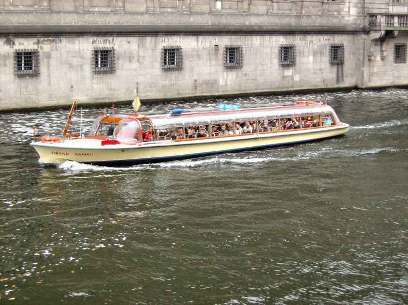 Fahrgastschiff ORANJE NASSAU auf der Spree, Berlin-Mitte 12.10.2008