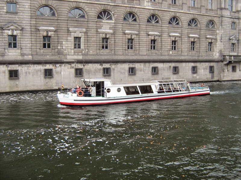 Fahrgastschiff PIROL, Spree Berlin-Mitte am 12.10.2008