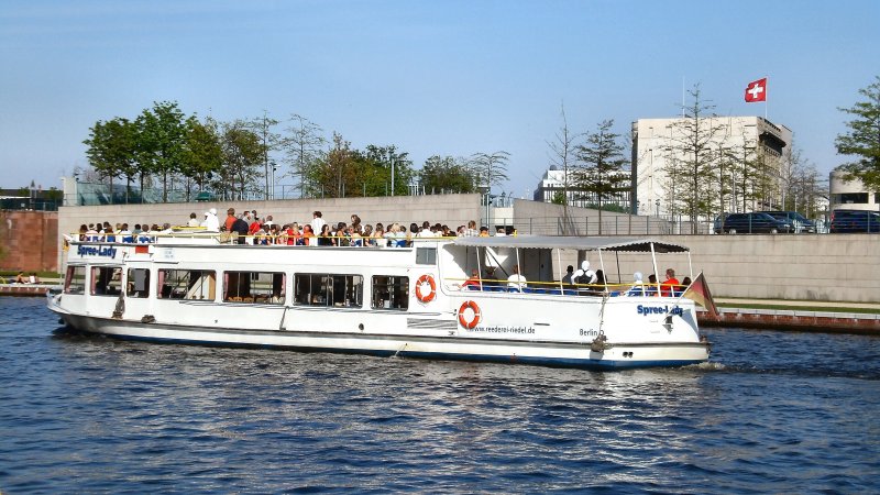 Fahrgastschiff Spree-Lady auf der Spree im Regierungsviertel,
2007