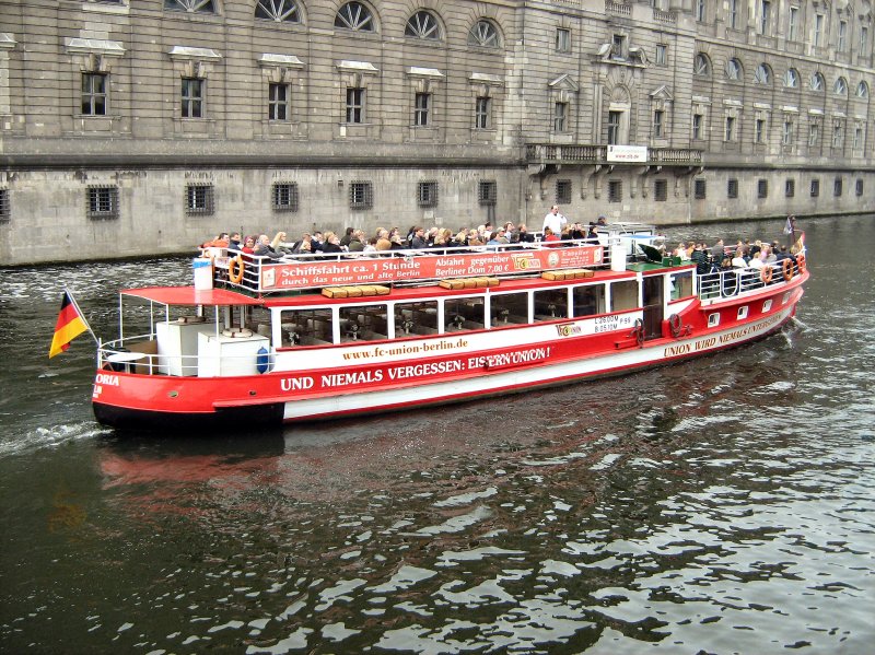 Fahrgastschiff VICTORIA auf der Spree vom Nikolaiviertel aus, 12.10.2008