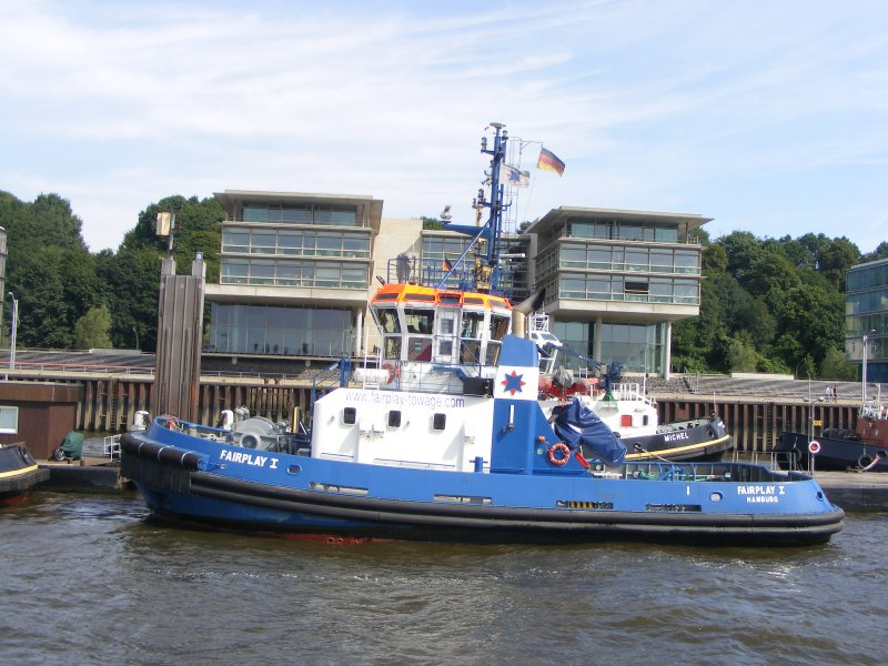 FAIRPLAY I im Hafen von Hamburg