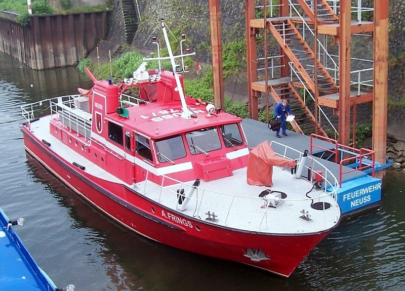 Feuerlschboot  A.Frings  der Feuerwehr Neuss am 11.06.2007 im kleinen Hafen Neuss.