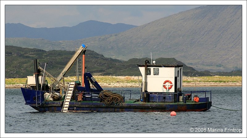 Fischerboot im Hafen von Ardgroom, Irland County Cork.