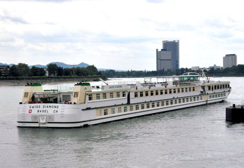 Flukreuzfahrtschiff  Swiss Diamond  aus Basel legt in Bonn an - 14.06.2009