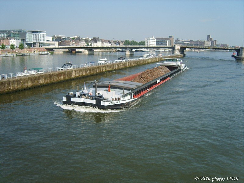 Frachtschiff  MASCARE , aufgenommen am 10. Juni 2008 von der Sint Servaasbrug in Maastricht aus