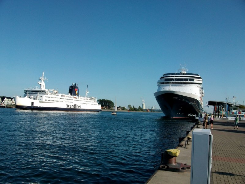 FS Kronprins Frederik und MV Rotterdam in Warnemnde (19.08.09)