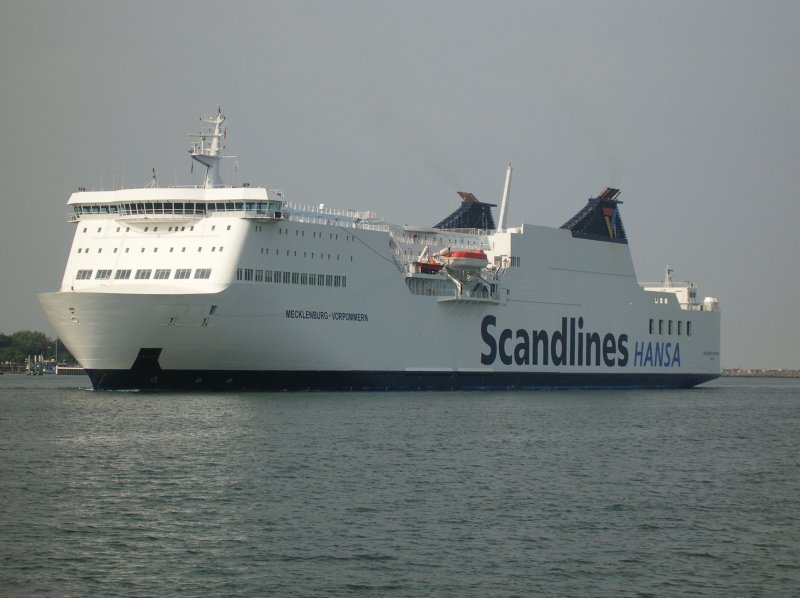 FS MECKLENBURG-VORPOMMERN (SCANDLINES) bei der Einfahrt nach Warnemnde im Jahr 2005