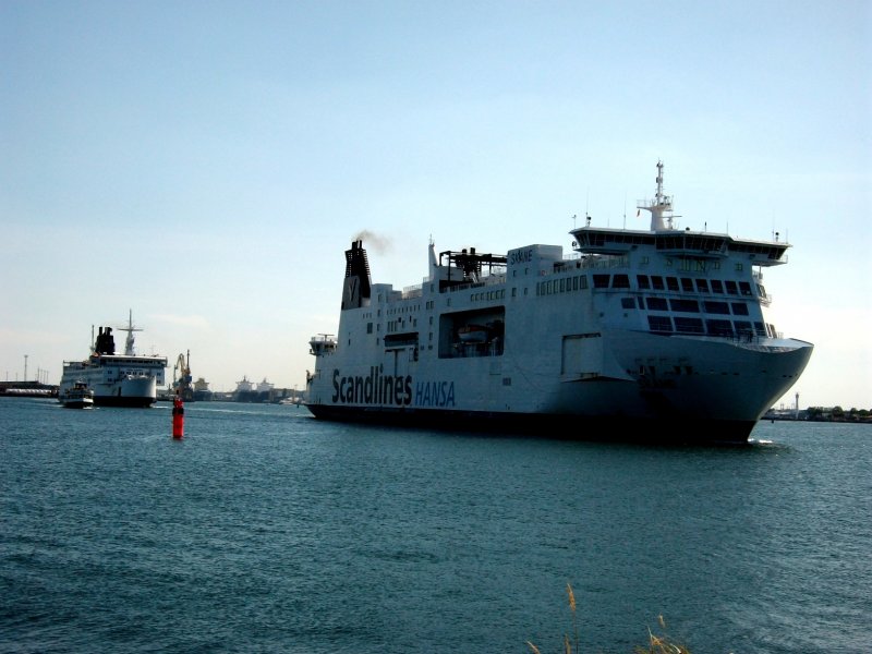 FS SKANE und FS PRINS JOACHIM im Seekanal von Rostock (19.08.09)