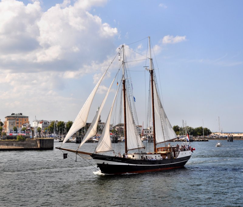 Gaffelschoner  Abel Tasman  auf der Hanse Sail 2009. Lg. 40,50m - Br. 6,60m - Tg. 2,50m -Segelflche 350 m2 - 318 Ps - Heimathafen Kampen / NL