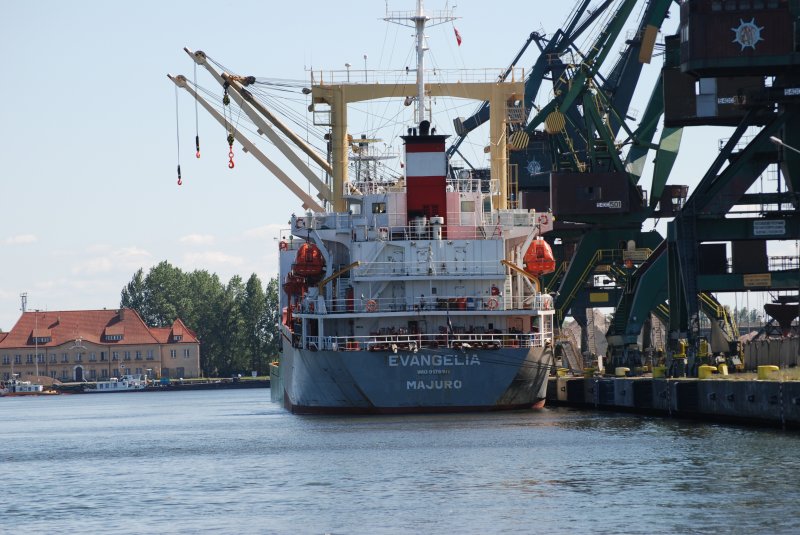 GDAŃSK (Woiwodschaft Pomorskie), 20.06.2007, Frachtschiff Evangelia von den Marshall-Inseln